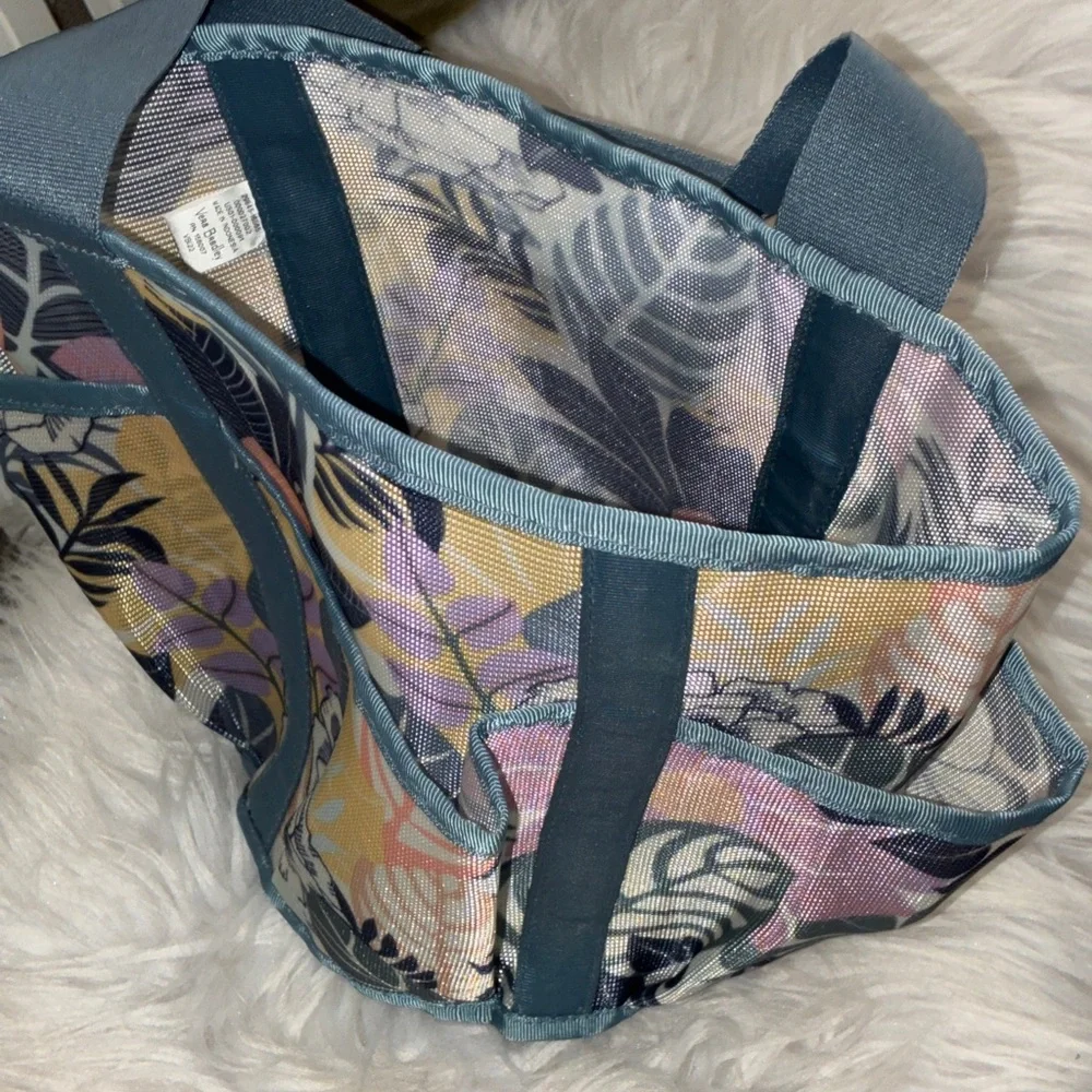 NWT Vera Bradley Hanging Caddy for Dorms, Home, Beach etc Palm Floral.